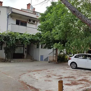 Apartman Blaskovic, Póla