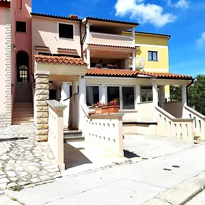 Apartman Krajcer, Póla